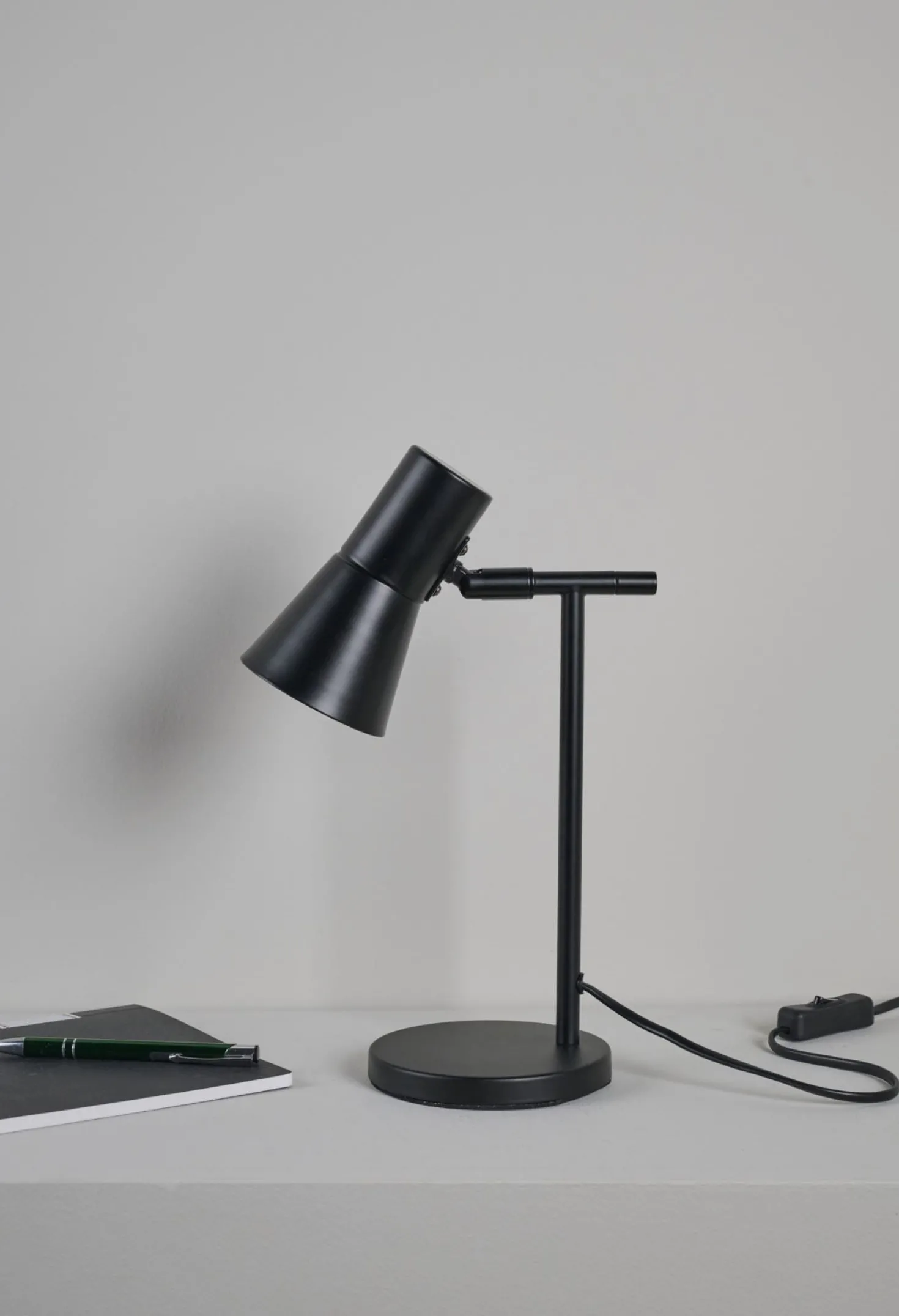 Bordslampa svart - 18,8x12x30,4 cm