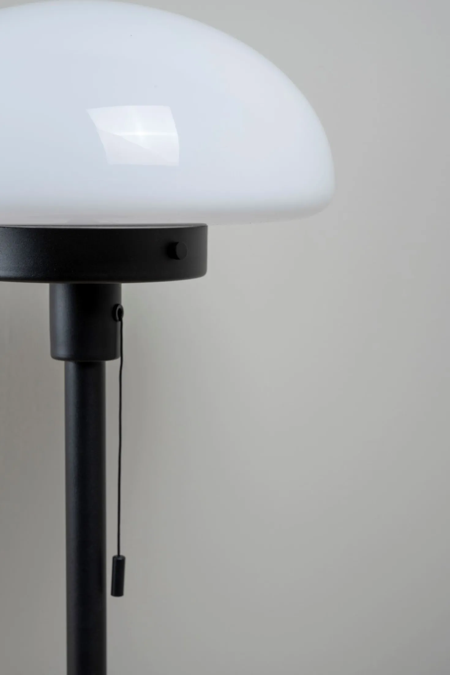 Bordslampa svart - 30,6x30,6x55 cm