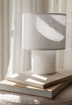 Bordslampa vit - 23x23x31 cm