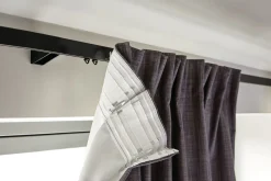 Gardinskena svart - 250 cm