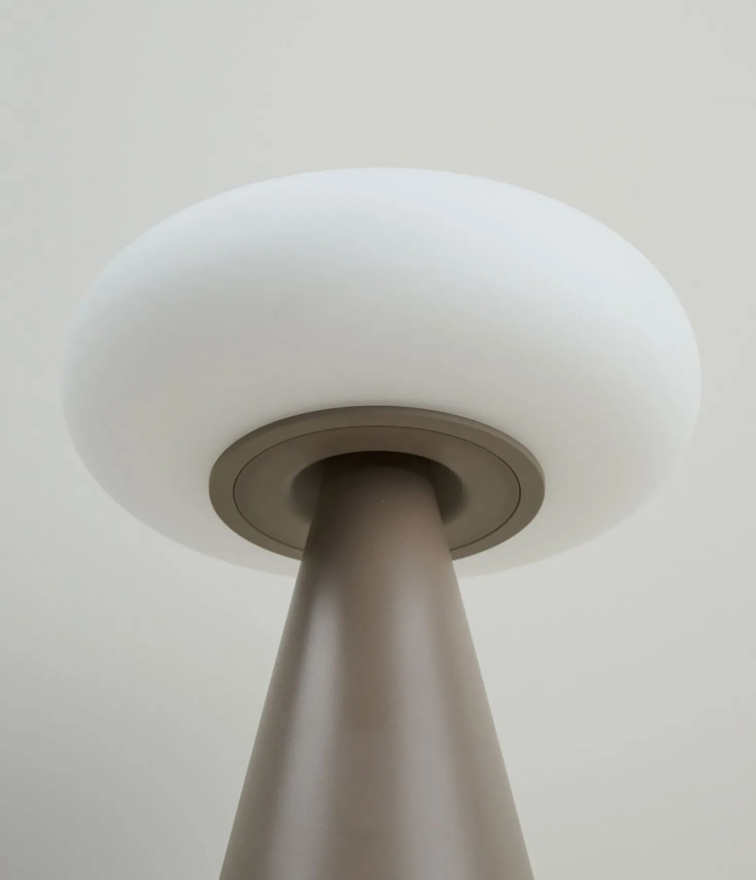 Led bordlampa ljusbrun - ø15,6x20,6 cm