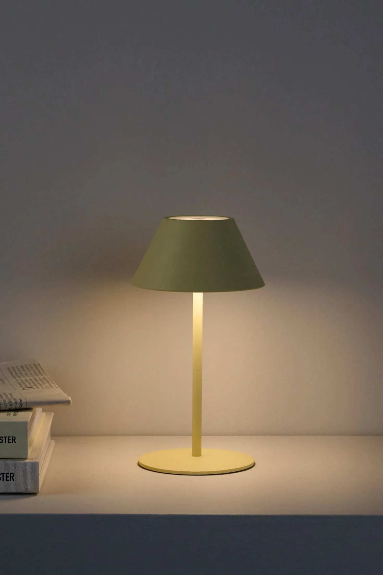 Led bordlampa ljusgul - 10x10x21 cm