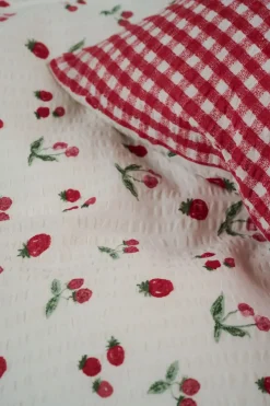 Påslakanset i bäckebölja röd - 150x210 cm